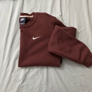 Small Nike Men's Crewneck with fleece inside